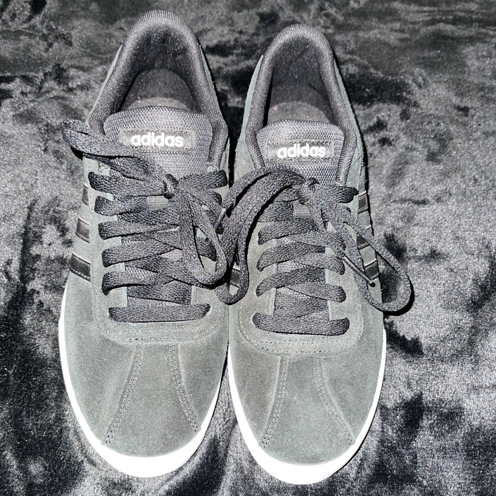 WORN ONCE ADIDAS SNEAKERS SIZE 7 1/2